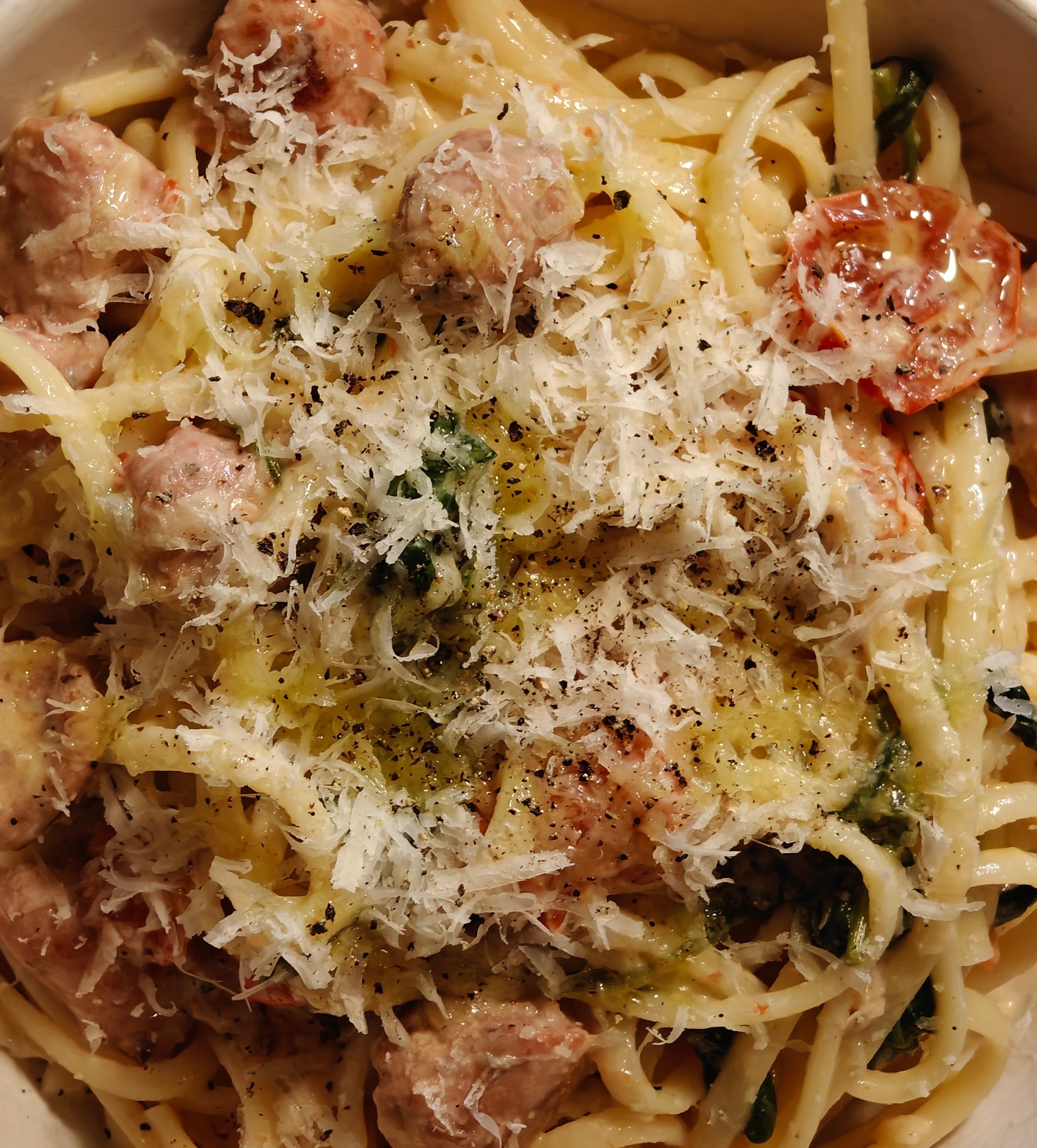 Kermainen raakamakkara-fenkolipasta